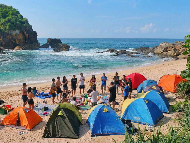 Pantai Gowa Cina Malang: Pesona Pantai Eksotis dengan Tiga Lautan yang Bertemu